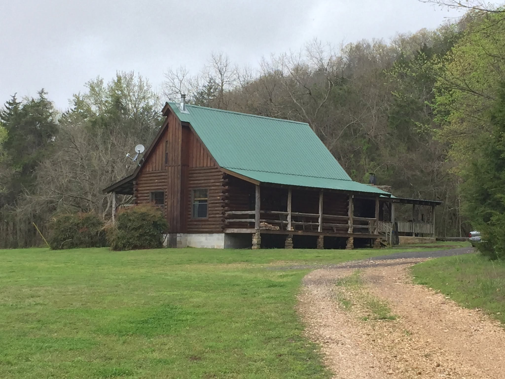 Kindling Trail Cabin surrounded by Ozark scenery
